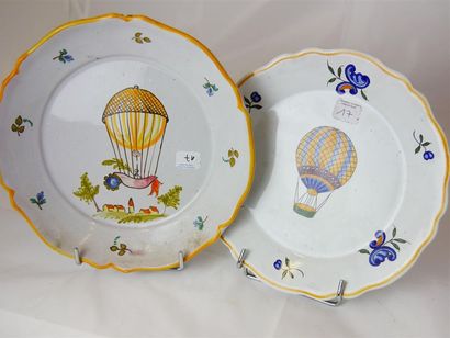 null Dix assiettes en faïence à décor de ballon monté, mongolfière et aérostation
Diverses...