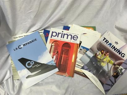 null Lot de 4 livres dont Chasseurs de Mémoire, Aeroscopia, magazine Air France et...