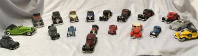 null Lot de 39 voitures miniatures dont FIAT, SOLIDO, MERCEDES 