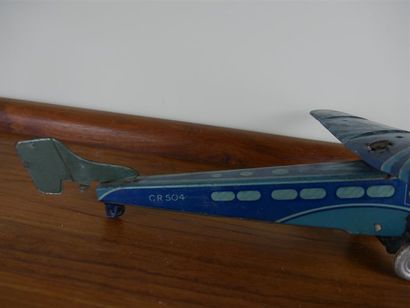 null Avion Jouet CR 50 L en tôle lithographiée bleu à mécanisme d'horlogerie 
Fabrication...