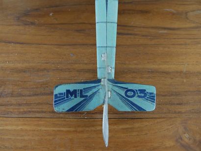 null Avion Jouet ML 03 en tôle lithographiée à mécanisme d'horlogerie 
Fabrication...