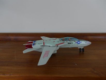 null Avion Jouet F14 de VS- NAVY en tôle lithographiée et plastique battery-toy 
Fabrication...
