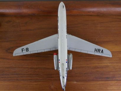 null Lot de 3 avions jouets "Caravelle AIr France en tôle lithographiée" 
Deux Joustra...