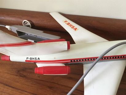 null Avion jouet Boeing B 727 - 200 en tôle llithographiée et plastique, modèle télécommandé...