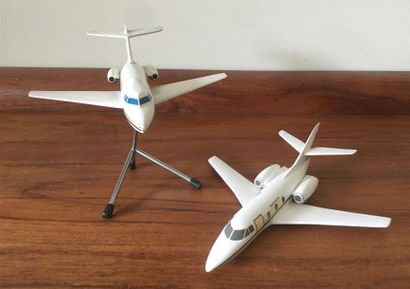 Lot de deux maquettes de Jet: - 1 Hawker...