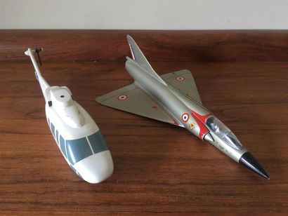 null Maquette de Mirage 111 - c Dassault en résine 
On y joint une carlingue d'hélicoptère...