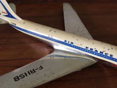 null Maquette d'agence de Boeing B 707 Ait France en fonte d'aluminium peint 
Griffures...