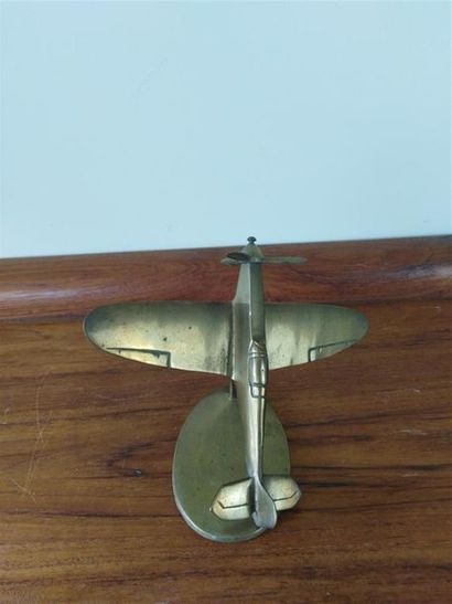 null Modèle de bureau en bronze de SuperMarine SPITFIRE 
Envergure 21 cm sur socle...