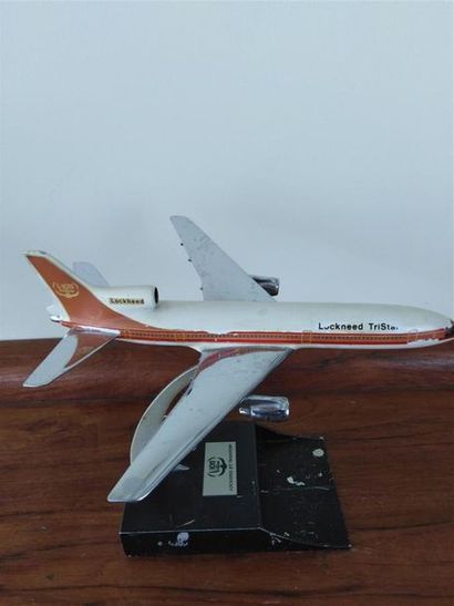 null Lot de 2 maquettes en résine:
-Lockheed L 1011-Tristar et Boeing B 727
Envergure:...