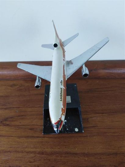 null Lot de 2 maquettes en résine:
-Lockheed L 1011-Tristar et Boeing B 727
Envergure:...