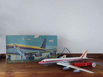 null Avion Jouet : Boeing 707
Téléguidé à piles
Tôle lithographiée et plastique
Immatriculé...