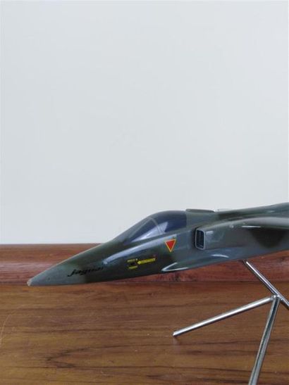 null Modèle de bureau d'avion JAGUAR 
Aux couleurs de l'armée de l'Air
Fabrication...
