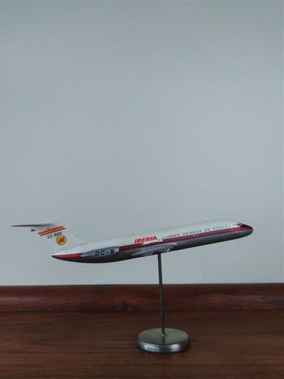 null Maquette d'agence de DC-9
En résine aux couleurs de la cie IBERIA
Sur socle...