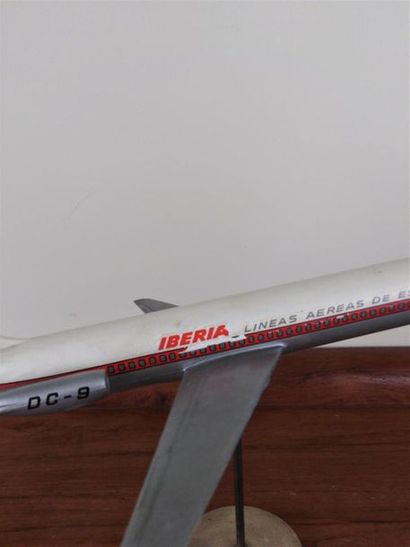 null Maquette d'agence de DC-9
En résine aux couleurs de la cie IBERIA
Sur socle...