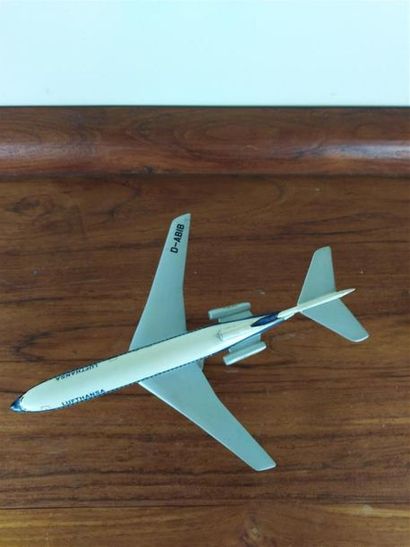 null Petite maquette d'agence de Boeing B-727
Aux couleurs de la LUFTHANSA
Immatriculée...