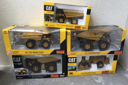 null CAT. Lot de 5 engins de Travaux Publics en Diecast à l'échelle 1/50e
Ref. CAT...