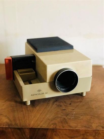 null AGFACOLOR 50
Projecteur pour projection de diapositives
Circa 1970 
