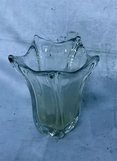 null Vase en verre soufflé translucide à cinq côtés
H : 22 cm