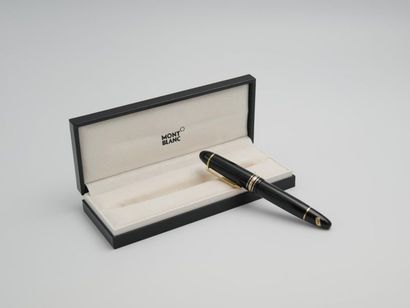 null MONTBLANC, Meisterstuck 149
Stylo plume, plume moyenne bicolore 3 ors, attributs...
