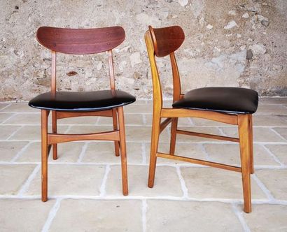 null Paire de chaises en teck et simili cuir noir. 
Danemark, vers 1960.

