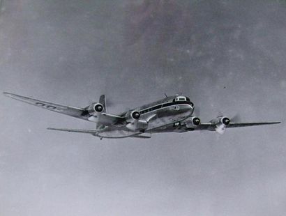 null Photographie (7). Ensemble de 7 photographies représentant le Douglas DC-6 (cockpit,...