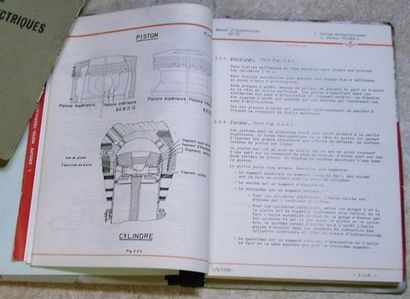 null Document (4). 3 manuels techniques d'instruction du DC-7 et 1 manuel technique...