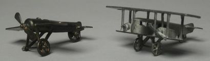 null Jouet (2). Deux avions en métal moulé: 1/ Blériot et 2/ Farman.