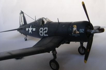 null Maquette. Chasseur Vought CORSAIR aux couleurs d'un avion de l'USN avec un dessin...