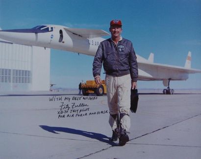 null Photographie. XB-70 TEST PILOT. Photo en couleur dédicacée par F. FULTON pilote...