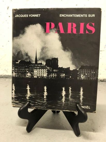 null ENCHANTEMENTS SUR PARIS par Jacques YONNET 
Photographies de Robert Doisneau...