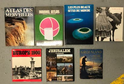 null Ensemble de livres sur les espaces européens : 
- GROENLAND - J-J LANGUEPIN,...