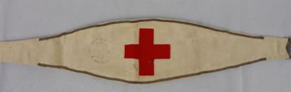 null Lot : Ruban tricolore, avec texte rapporté " Le Médecin Chef et les Officier...