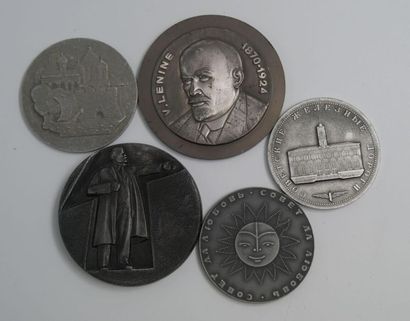 null [MEDAILLES]. Russie. Ensemble de 17 Médailles et Plaques Commémoratives.
Légendées...