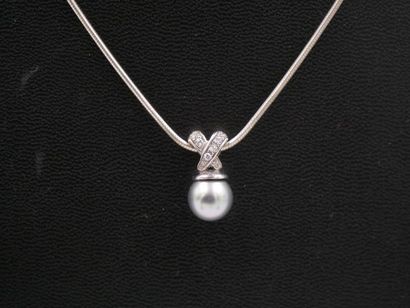 null Lot de bijoux en argent 925 millièmes avec perles comprenant : 
- un collier...