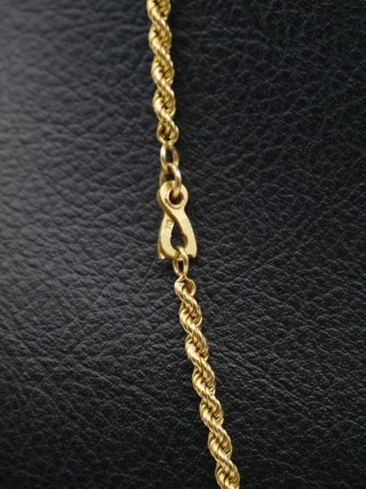 null Collier en or 750 millièmes à maille torsadée. 
Poids : 17,33 g
L. : 53 cm
...