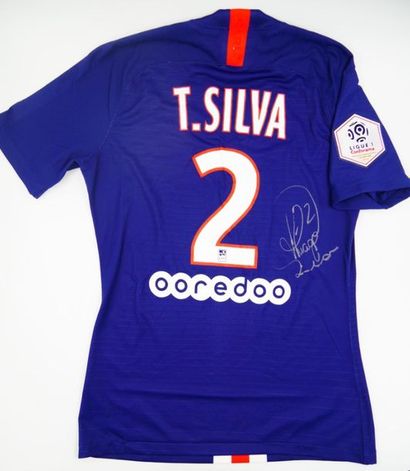 null Nike - Thiago SILVA :

Maillot de football Nike porté et dédicacé par Thiago...