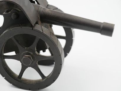 null Maquette publicitaire d'un canon en métal patiné réalisé par la firme italienne...