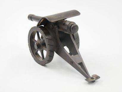 null Advertising model of a patinated metal gun made by the Italian firm FRANCHI...