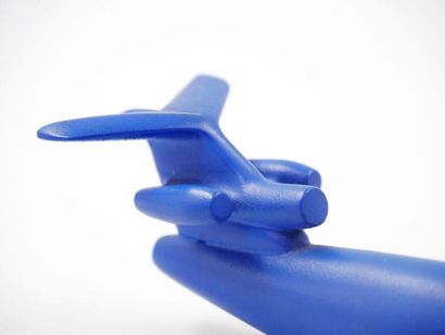 null Prototype jet
plane Model made in blue 
painted resin Wingspan: 16.5 cm 

Restoration...