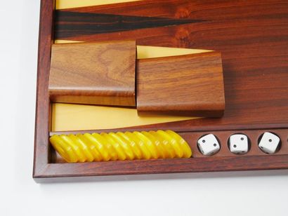  Recently manufactured sets comprising : - Wooden Mahjong game opening by five drawers...
