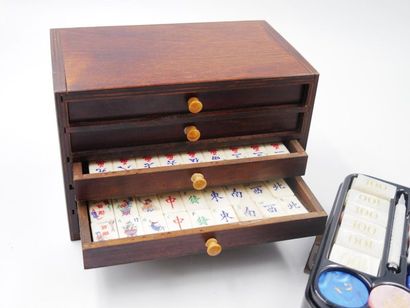  Recently manufactured sets comprising : - Wooden Mahjong game opening by five drawers...