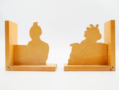 null Pair of TINTIN bookends in wood painted by VILAC 
Studio HERGÉ 
14.5 x 15 x...