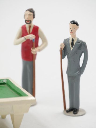 null PIXI 
Billiard players 
3 figurines and lead 
billiard table Height (higher):...