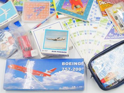 null AIR FRANCE 
Fort lot de jouets et jeux offerts aux passagers enfants dont :...