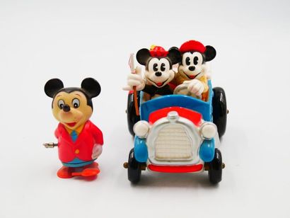 null DISNEY, Schmid 
Mickey et Minnie dans une voiture en céramique peinte à mécanisme...