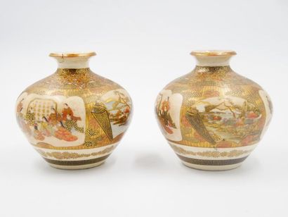 JAPON : Paire de vases ovoïdes en céramique...