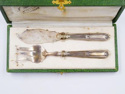 null Set of silver-plated metal cutlery:
- four-piece candy service with ivory handle...
