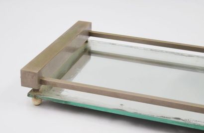 null Rectangular tray with metal uprights and ice 
tray Circa 1930.
7 x 39 x 27.5...