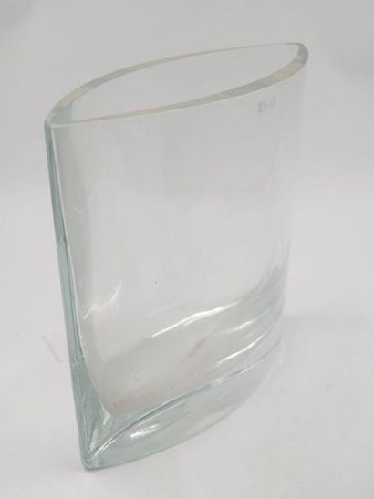 null Set of glass vases comprising : 
- Medici vase in green glass, H.: 30 cm
- shuttle...