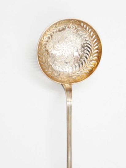 null Sugar spoon in silver 950 thousandths openwork, filleted model.
Paris 1809-1819.
Weight...